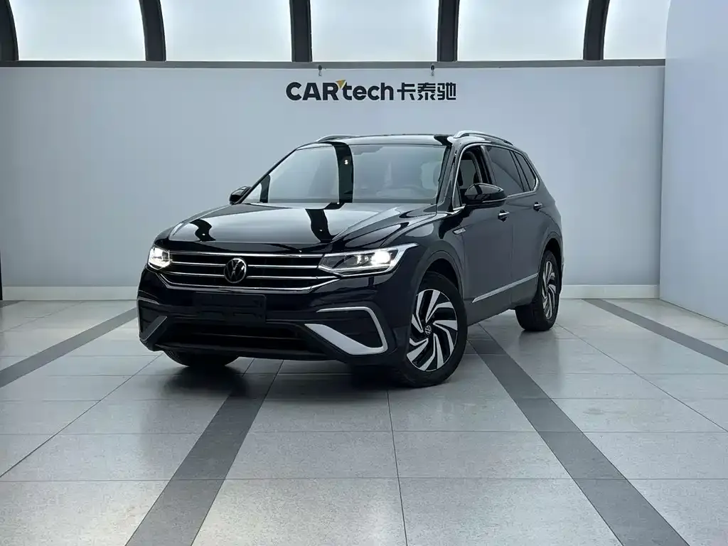 Volkswagen Tiguan L — фото 1