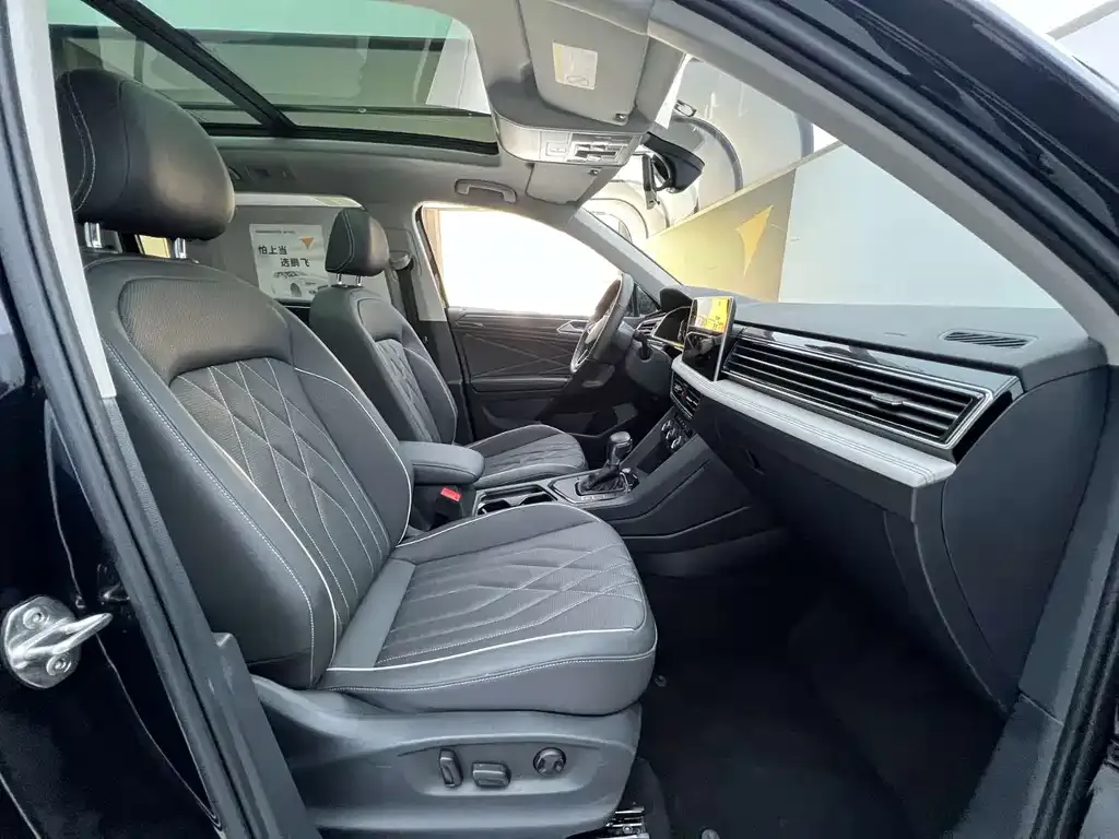 Volkswagen Tiguan L — фото 2