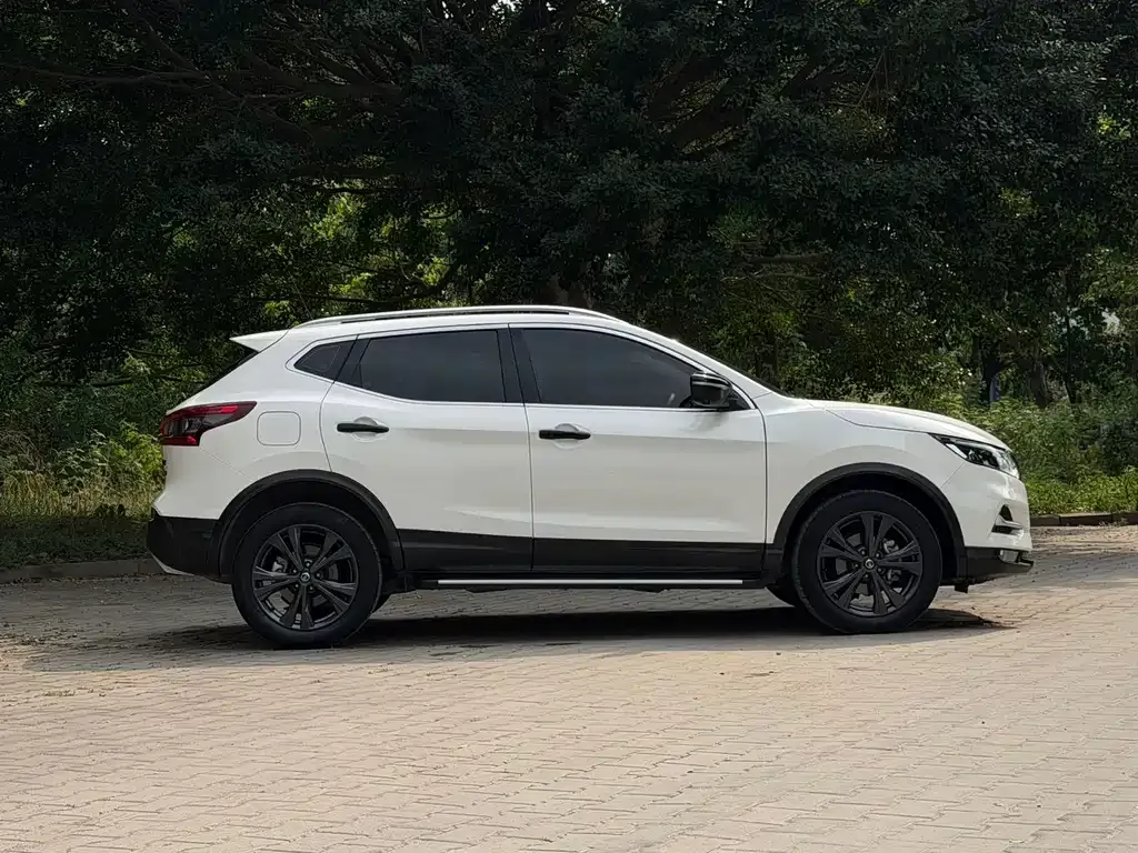 Nissan Qashqai — фото 8