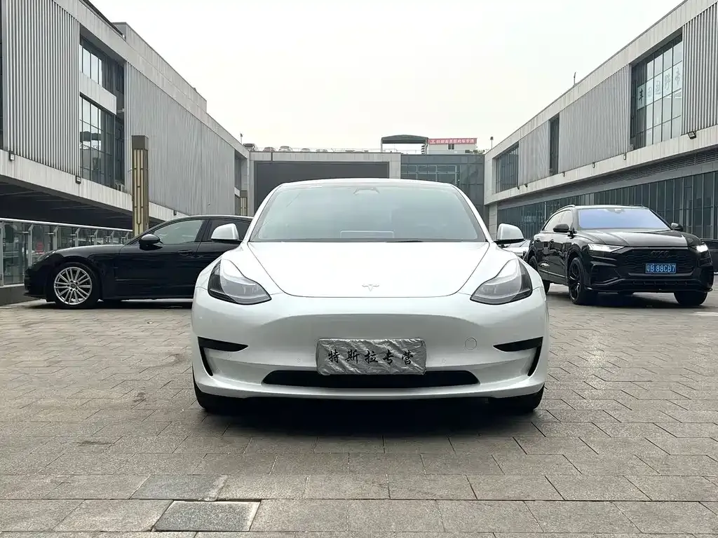 Tesla Model 3 — фото 4