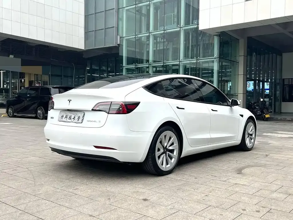 Tesla Model 3 — фото 5
