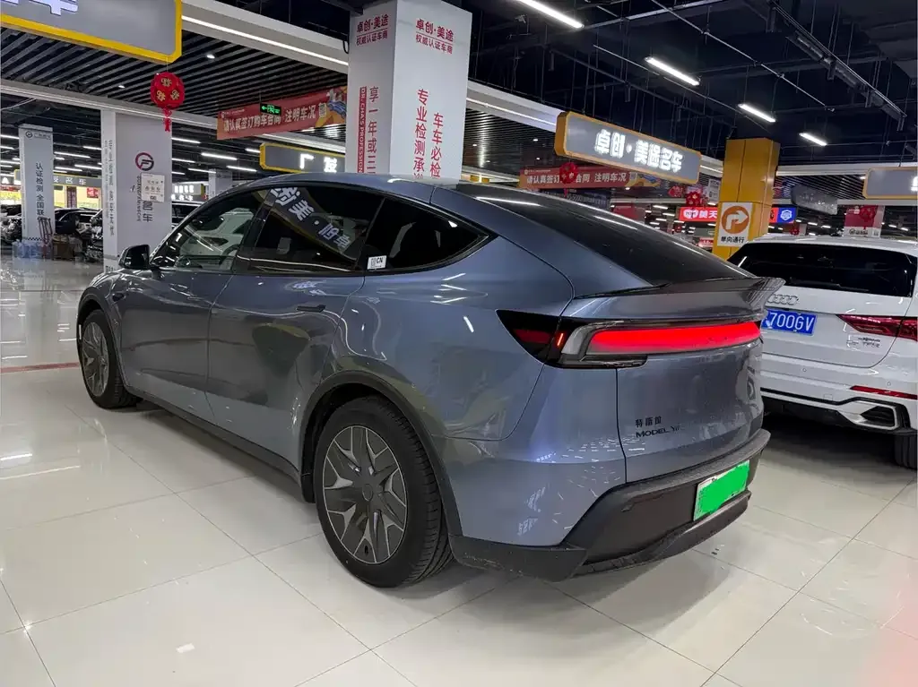 Tesla Model Y L — фото 6