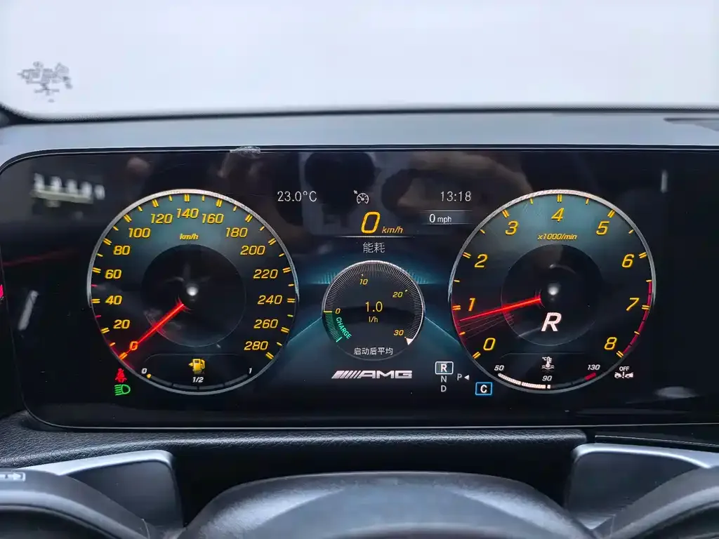 Mercedes-Benz GLB AMG — фото 9