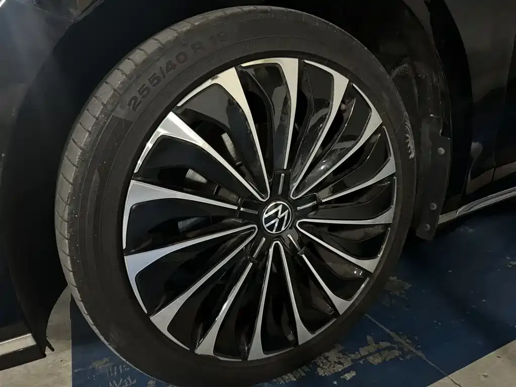 Volkswagen Phideon — фото 6