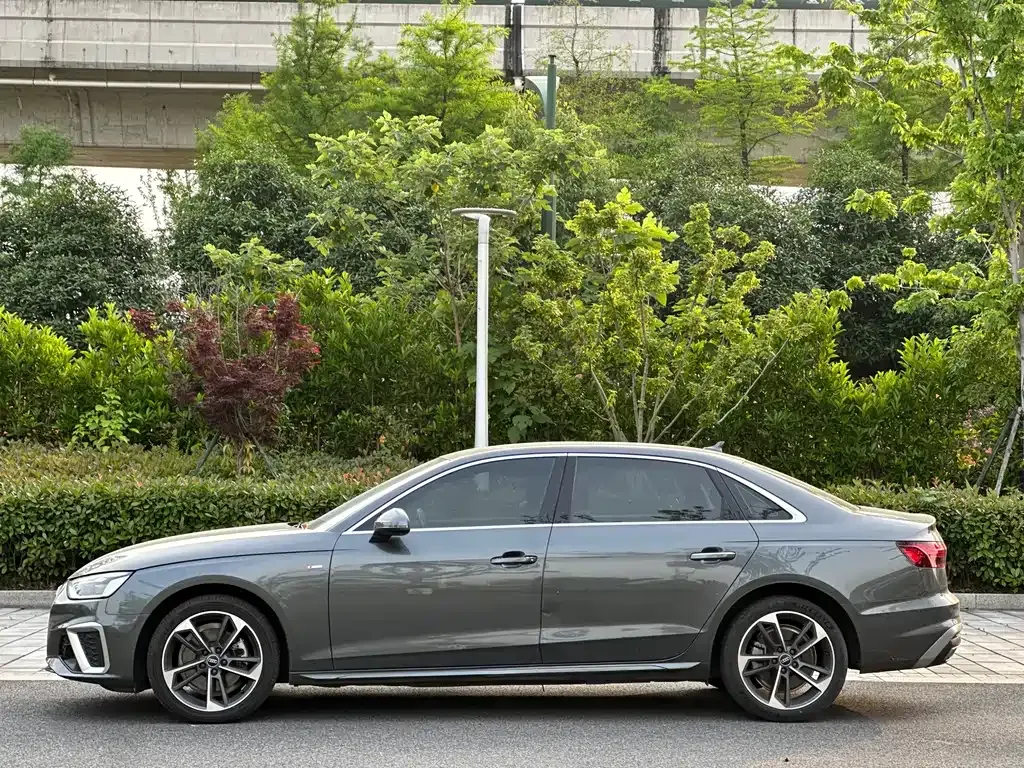 Audi A4L — фото 5