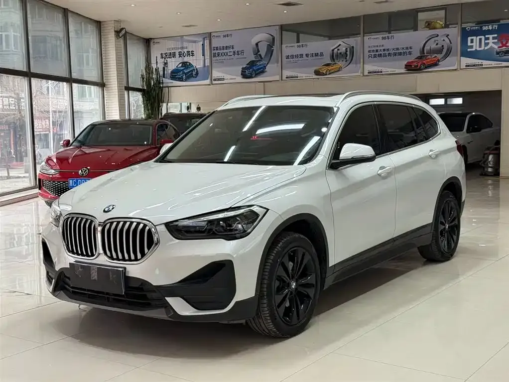 BMW X1 — фото 1