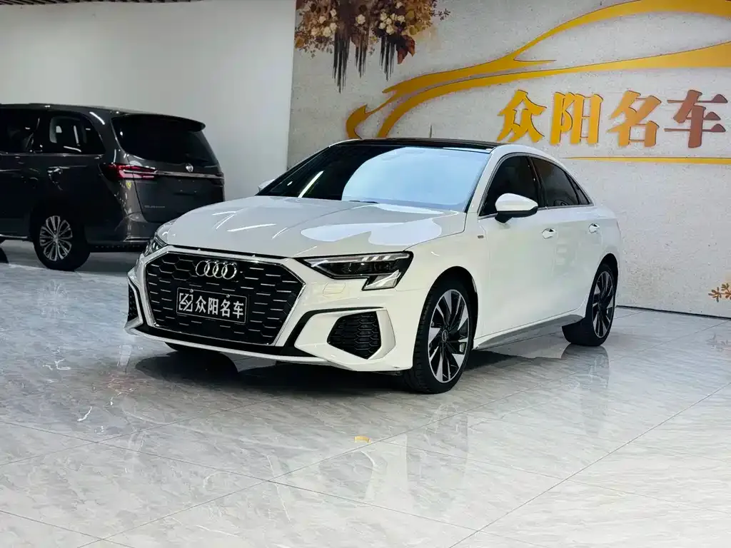 Audi A3 — фото 1