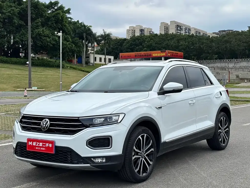 Volkswagen T-Roc — фото 1