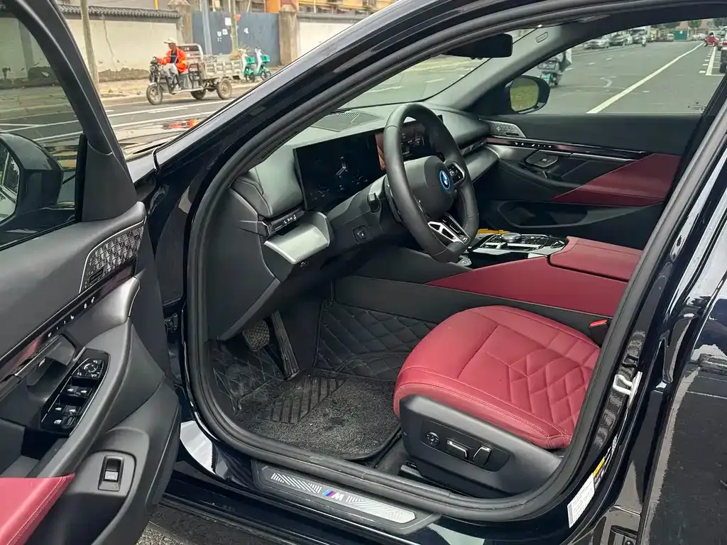 BMW i5 — фото 3