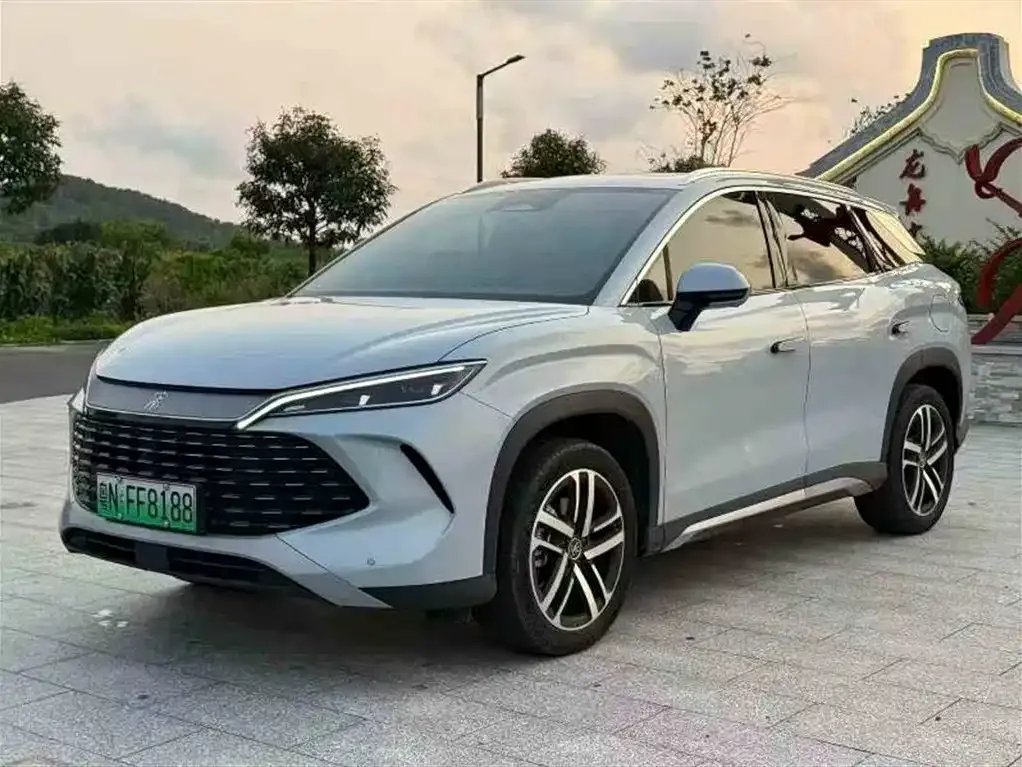 BYD L DM-i — фото 1