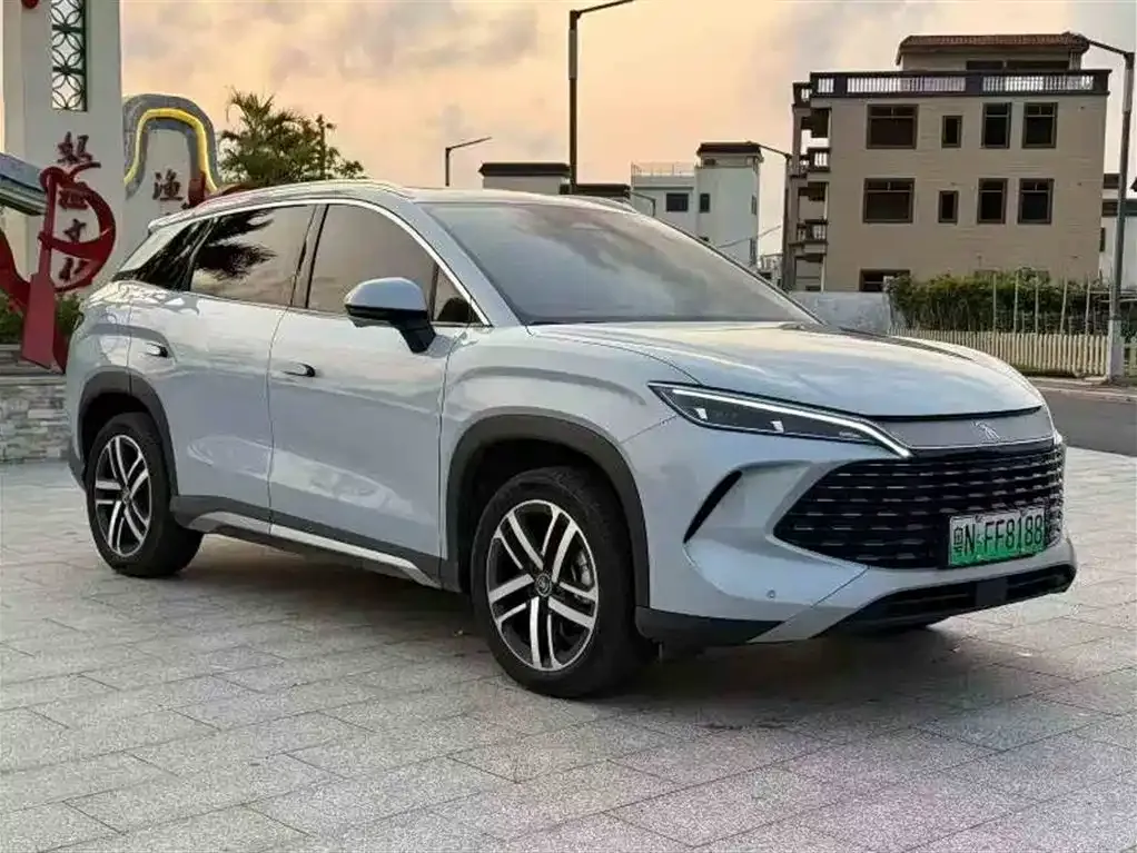 BYD L DM-i — фото 5