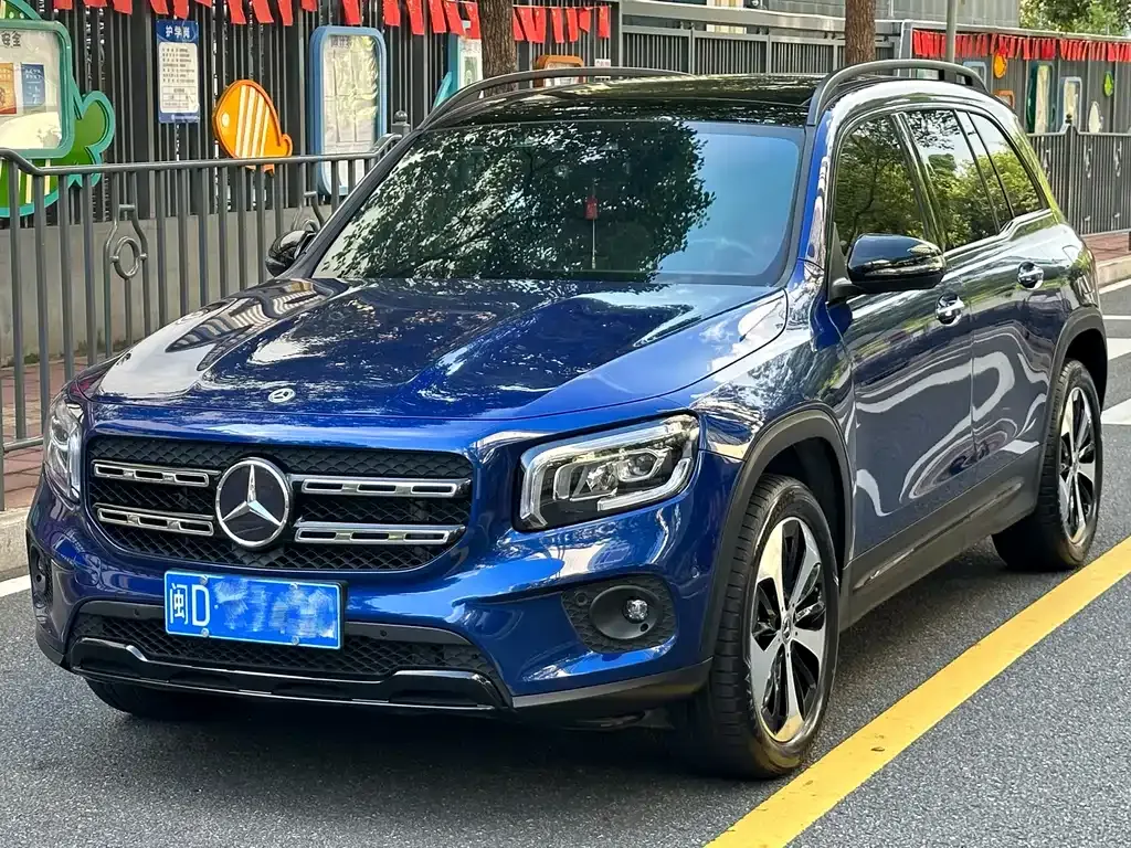 Mercedes-Benz GLB — фото 1