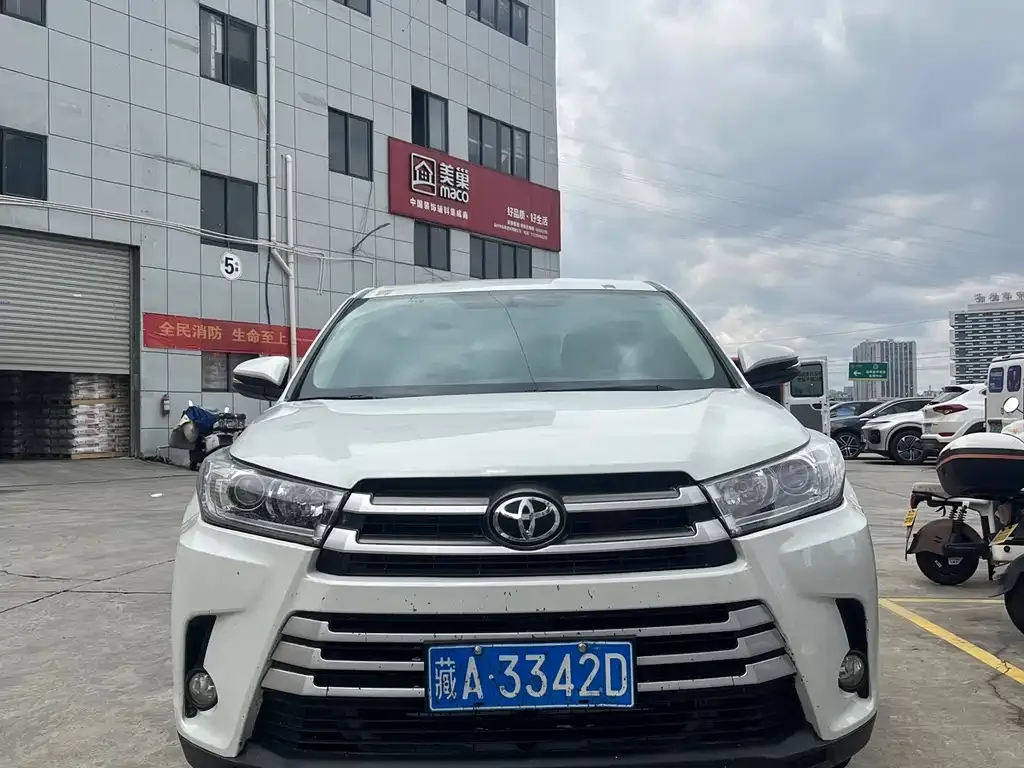 Toyota Highlander — фото 4