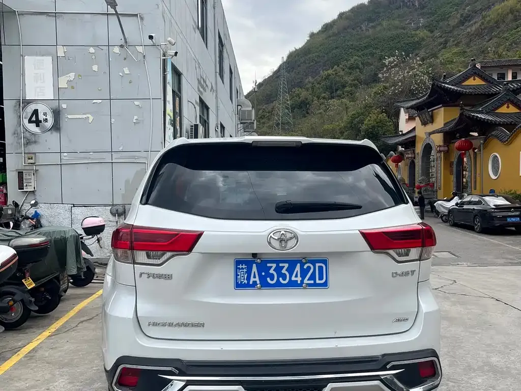 Toyota Highlander — фото 10