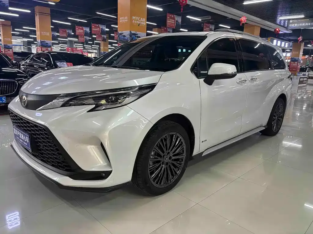 Toyota Granvia — фото 1