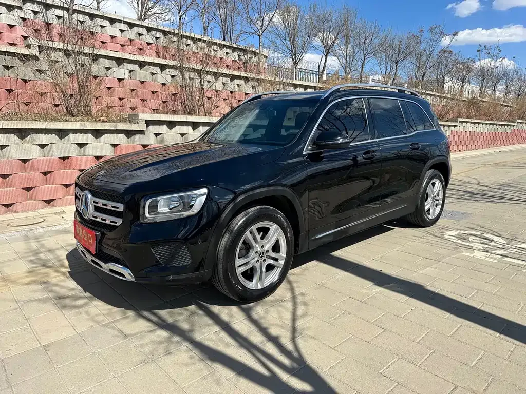 Mercedes-Benz GLB — фото 1