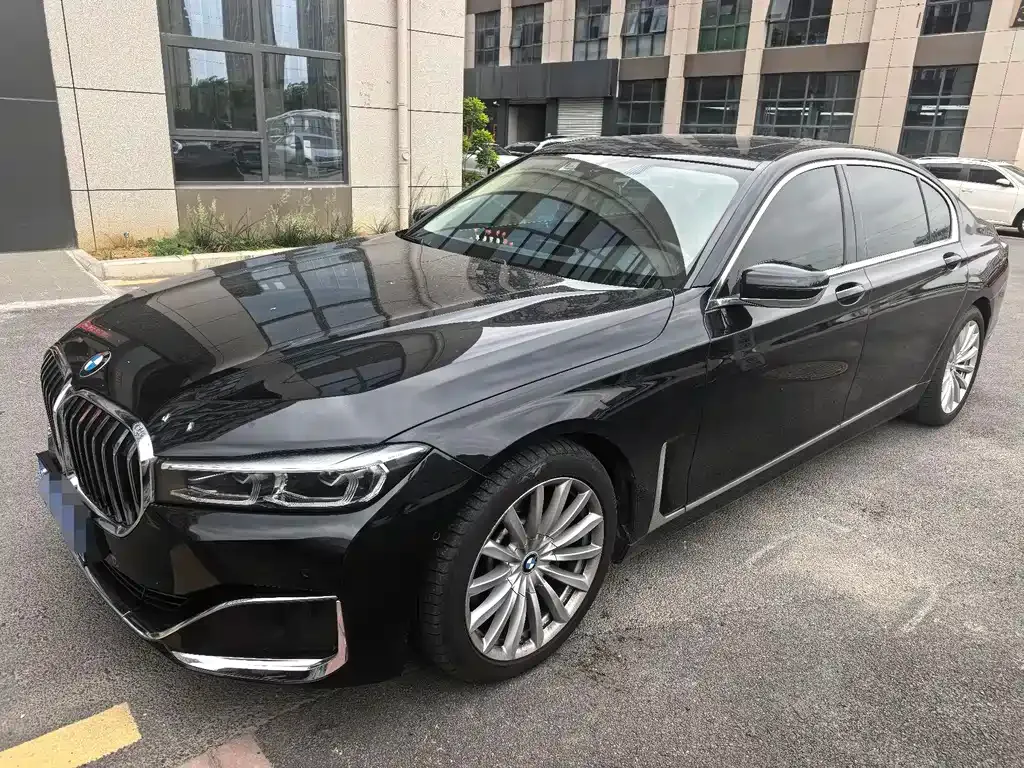 BMW 7 Series — фото 1