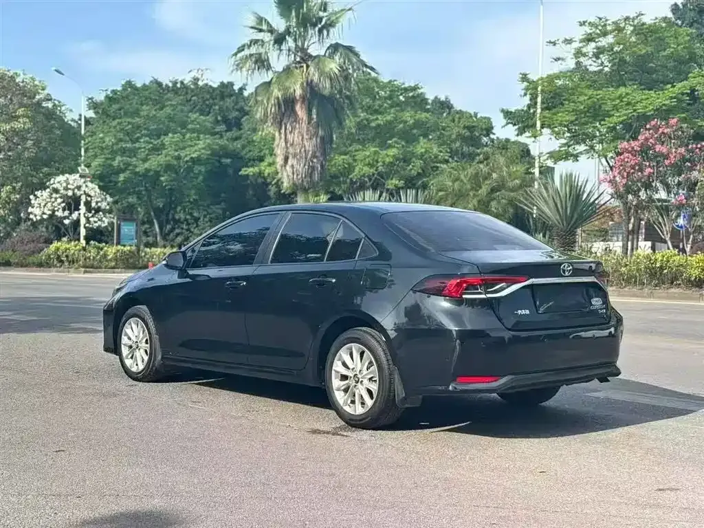 Toyota Corolla — фото 8