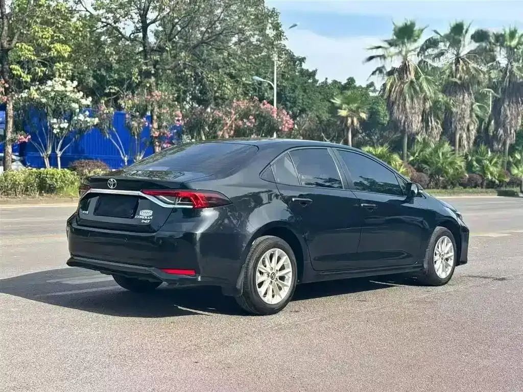 Toyota Corolla — фото 10