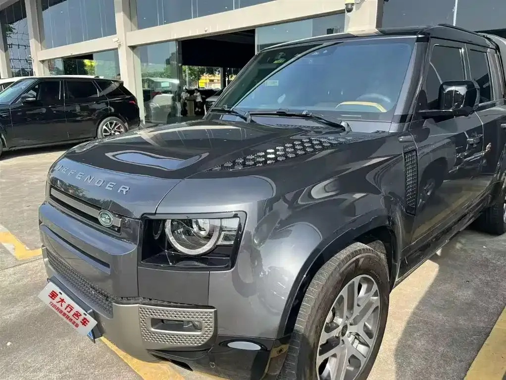 Land Rover Defender — фото 1