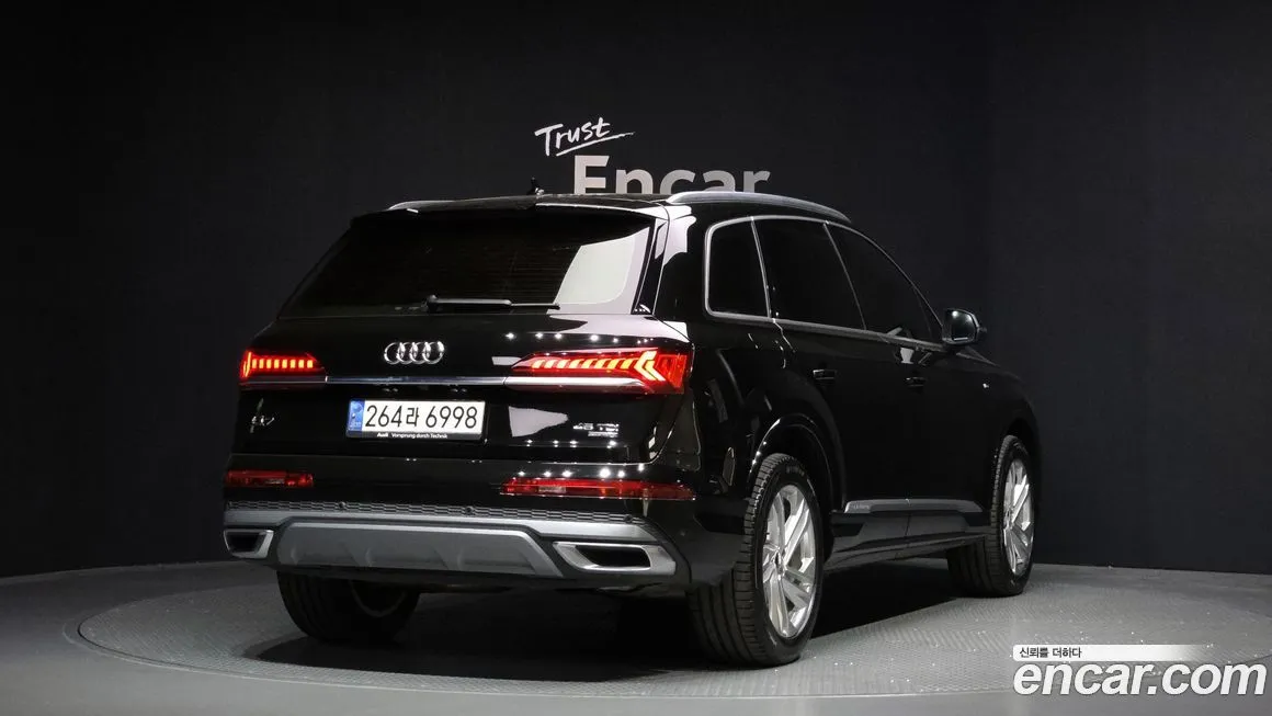 Audi Q7 — фото 9