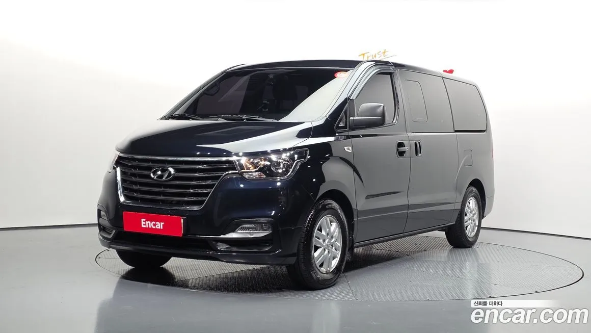 Hyundai Starex — фото 1
