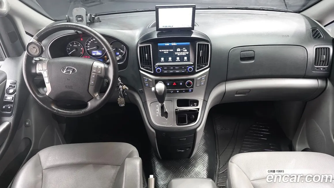 Hyundai Starex — фото 10