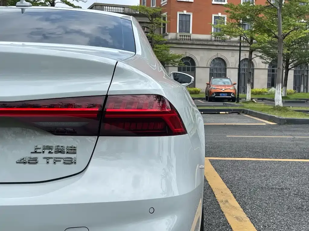 Audi A7L — фото 5