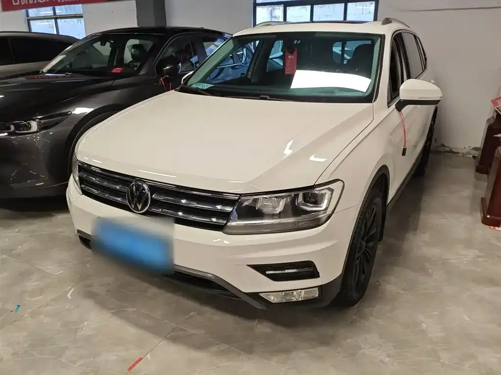 Volkswagen Tiguan L — фото 1