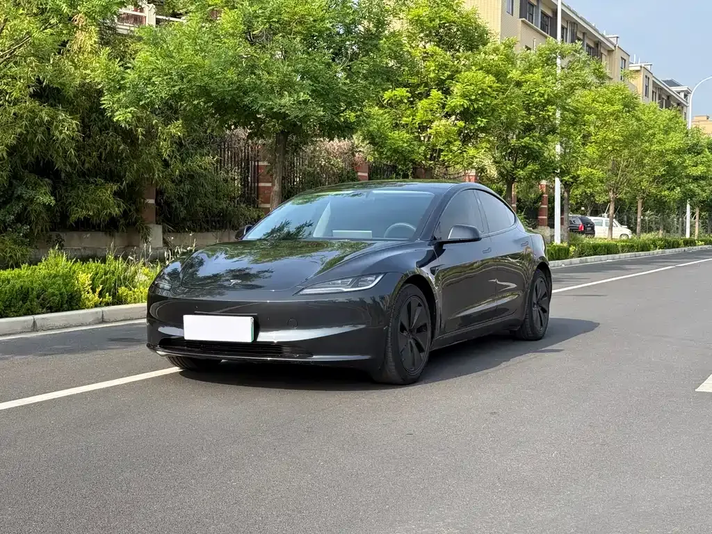 Tesla Model 3 — фото 1