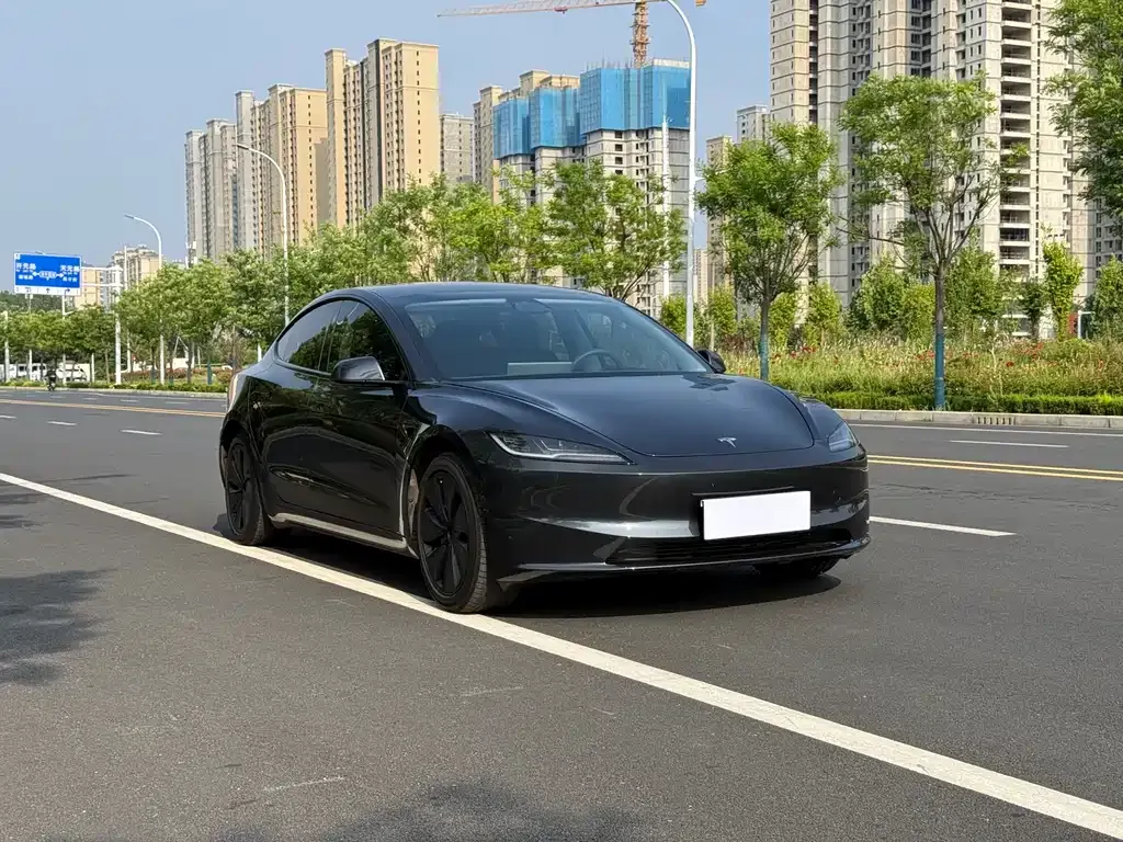 Tesla Model 3 — фото 3