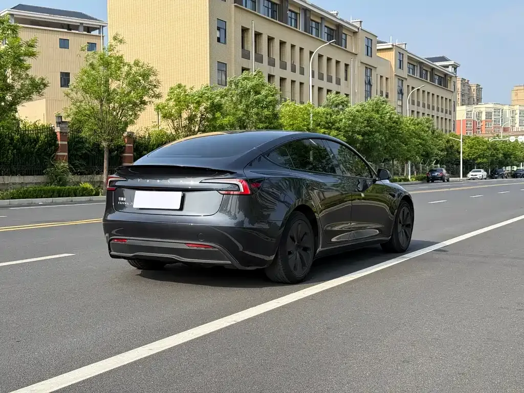 Tesla Model 3 — фото 4