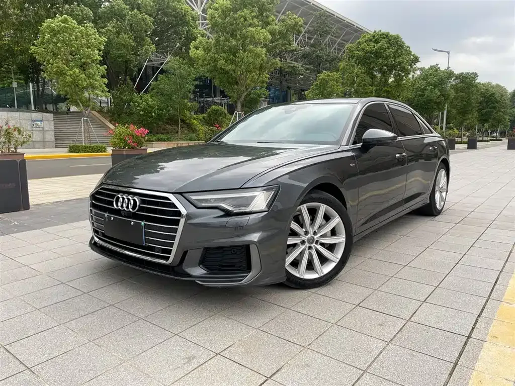 Audi A6L — фото 1