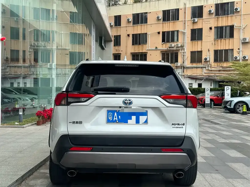 Toyota RAV4 — фото 2