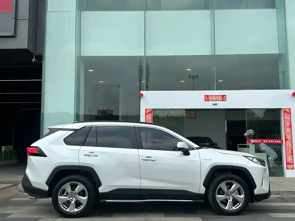 Toyota RAV4 — фото 7
