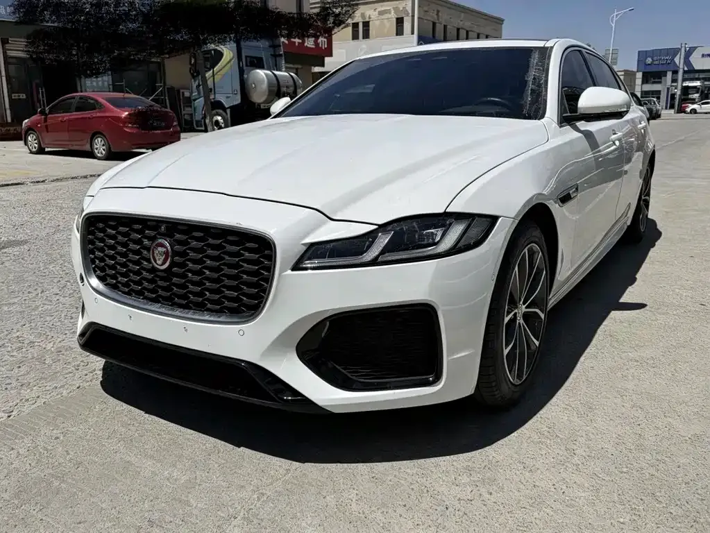 Jaguar XFL — фото 1