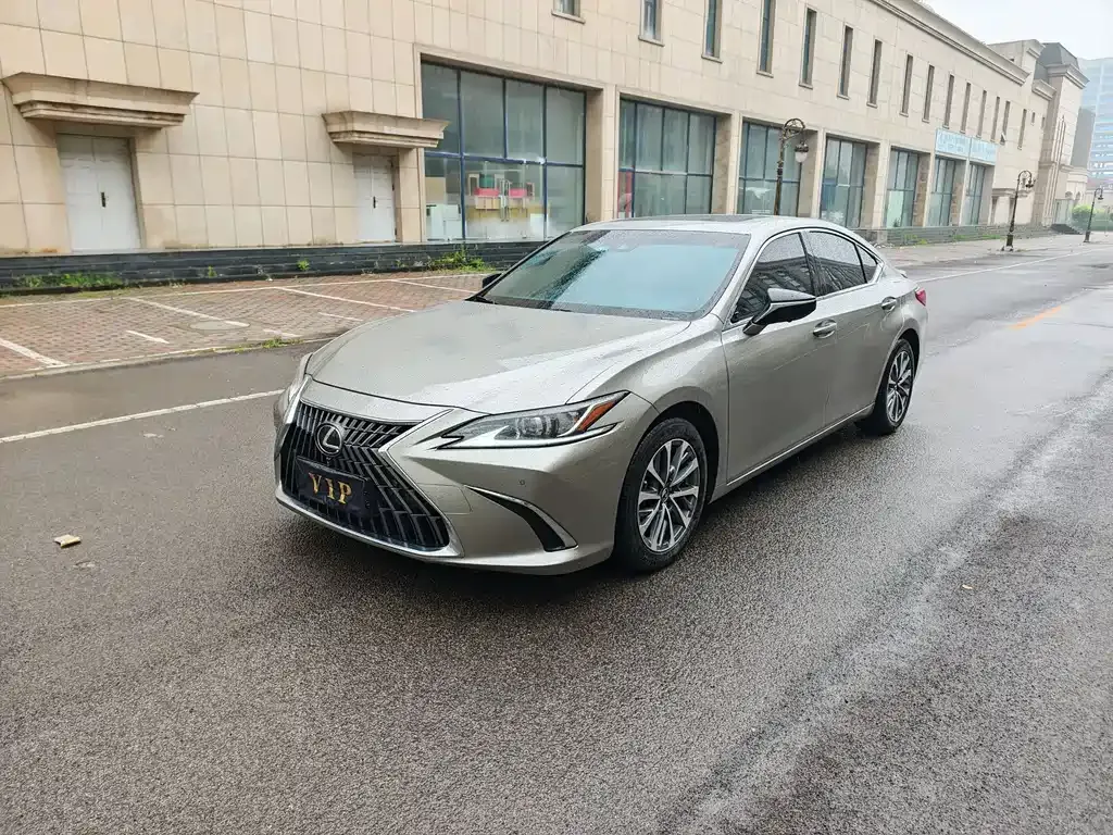 Lexus ES — фото 1