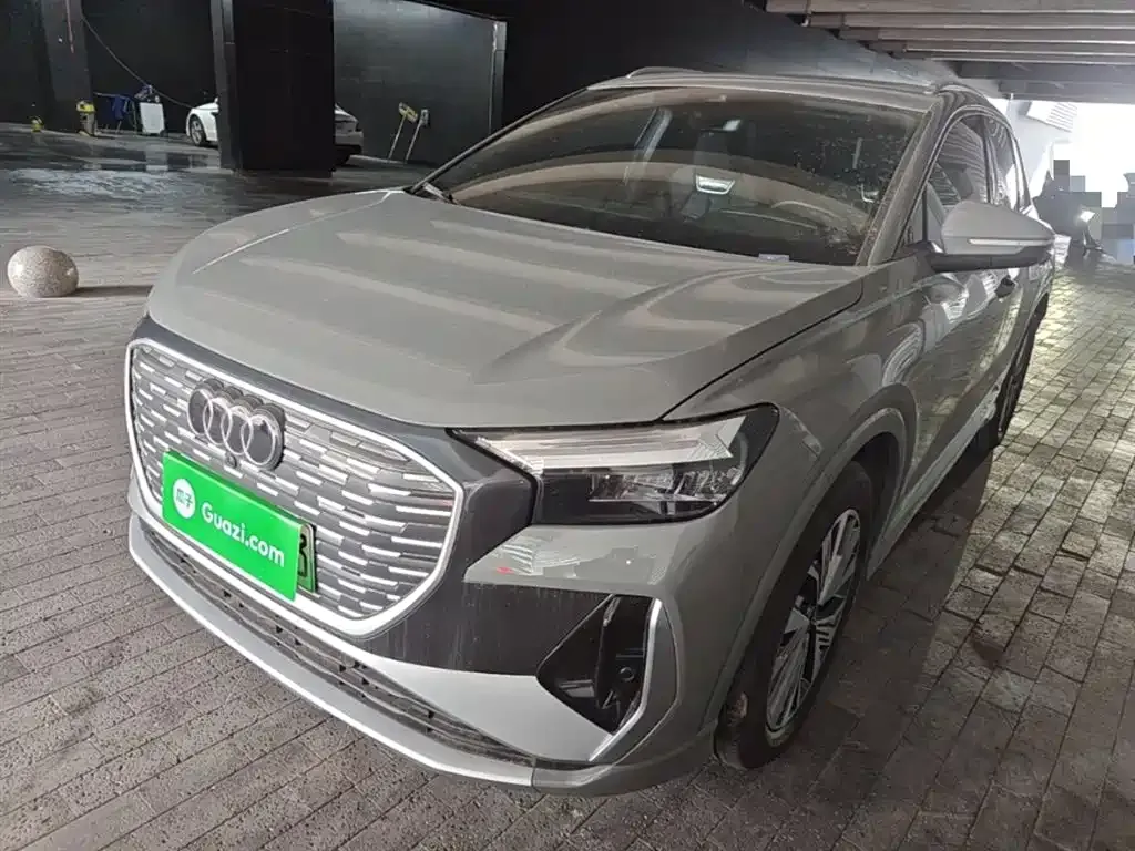 Audi Q4 e-tron — фото 1