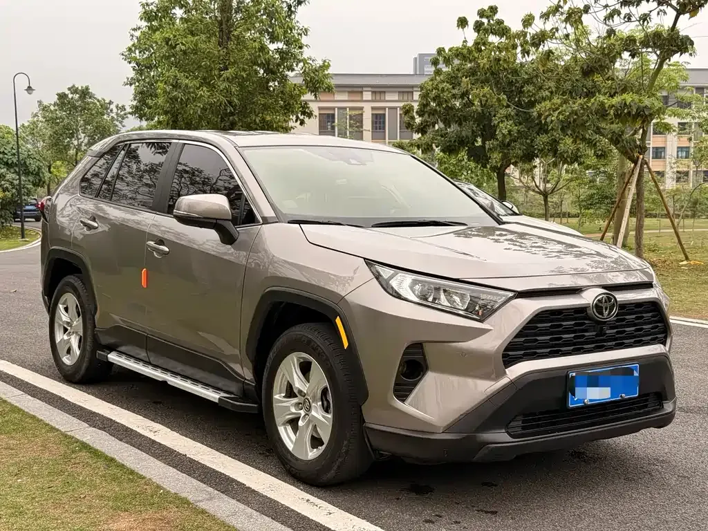 Toyota RAV4 — фото 4