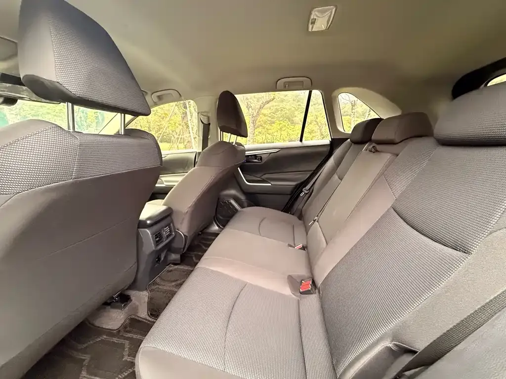 Toyota RAV4 — фото 7
