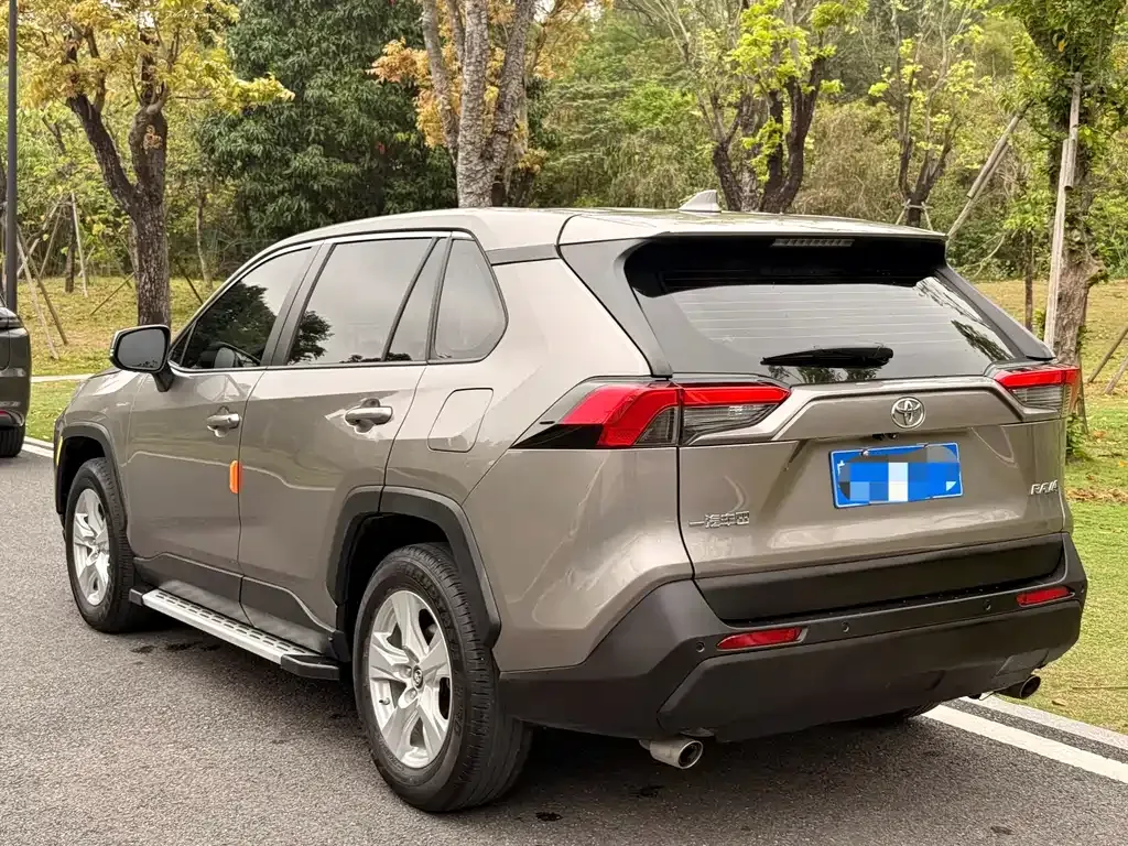 Toyota RAV4 — фото 3