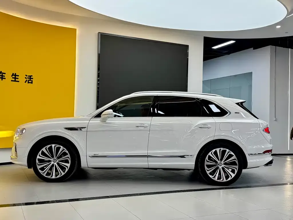 Bentley Bentayga PHEV — фото 3