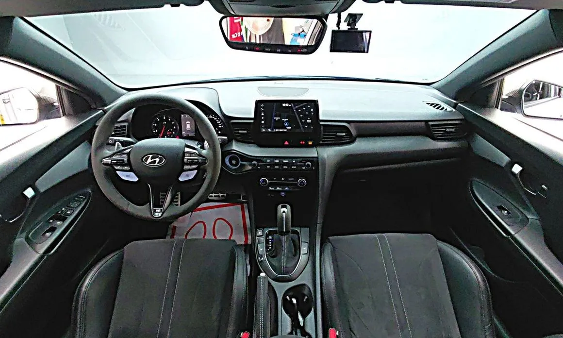 Hyundai Veloster — фото 7