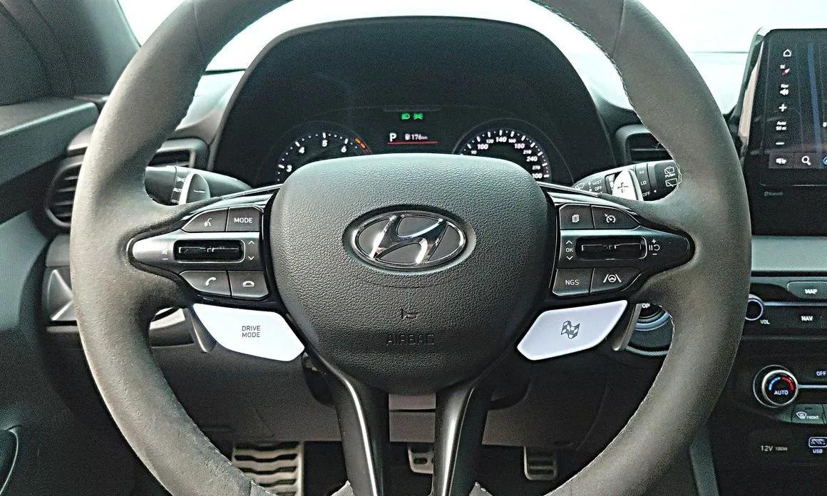 Hyundai Veloster — фото 5