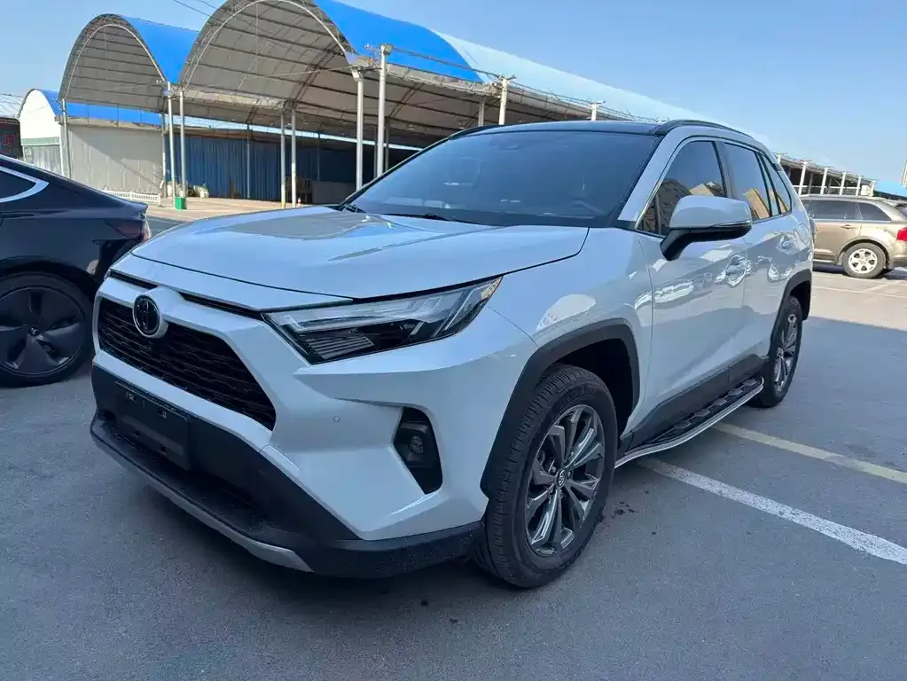 Toyota RAV4 — фото 1