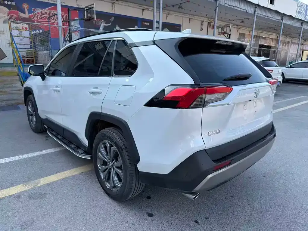 Toyota RAV4 — фото 6
