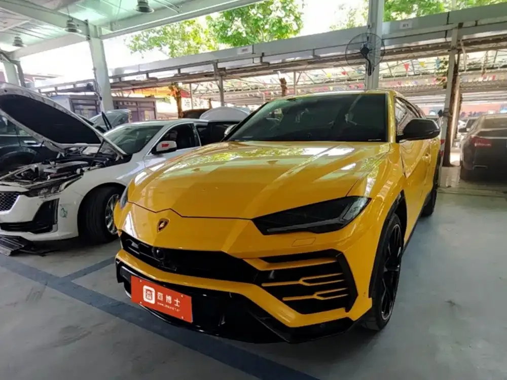 Lamborghini Urus — фото 1
