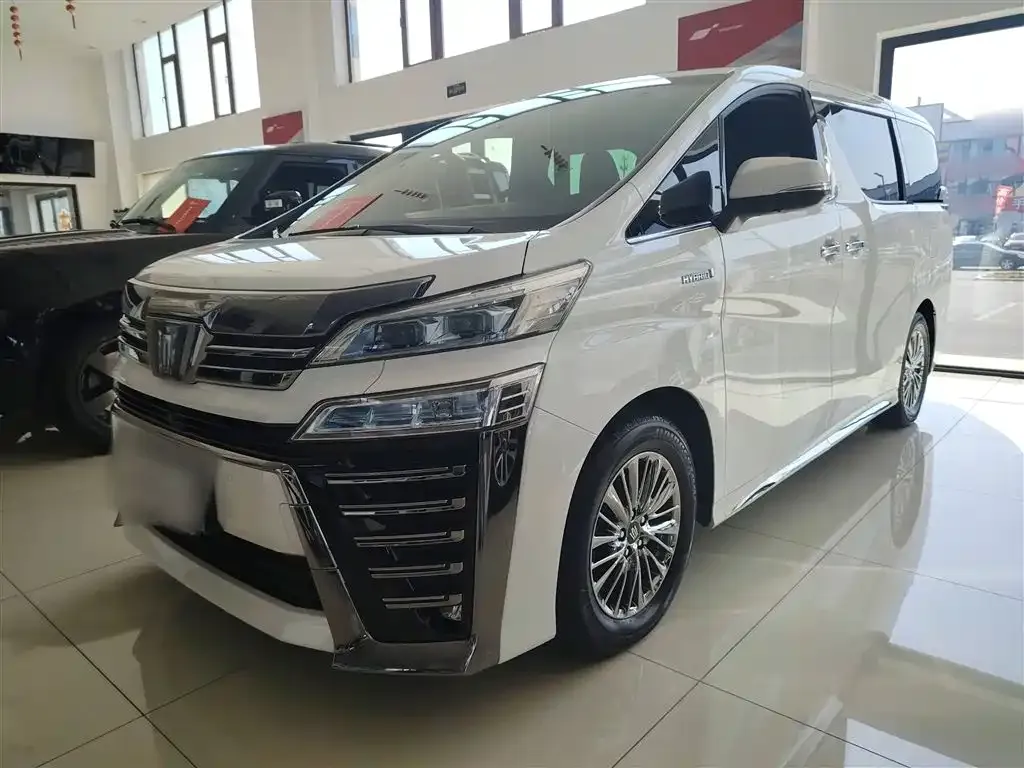 Toyota Vellfire — фото 1