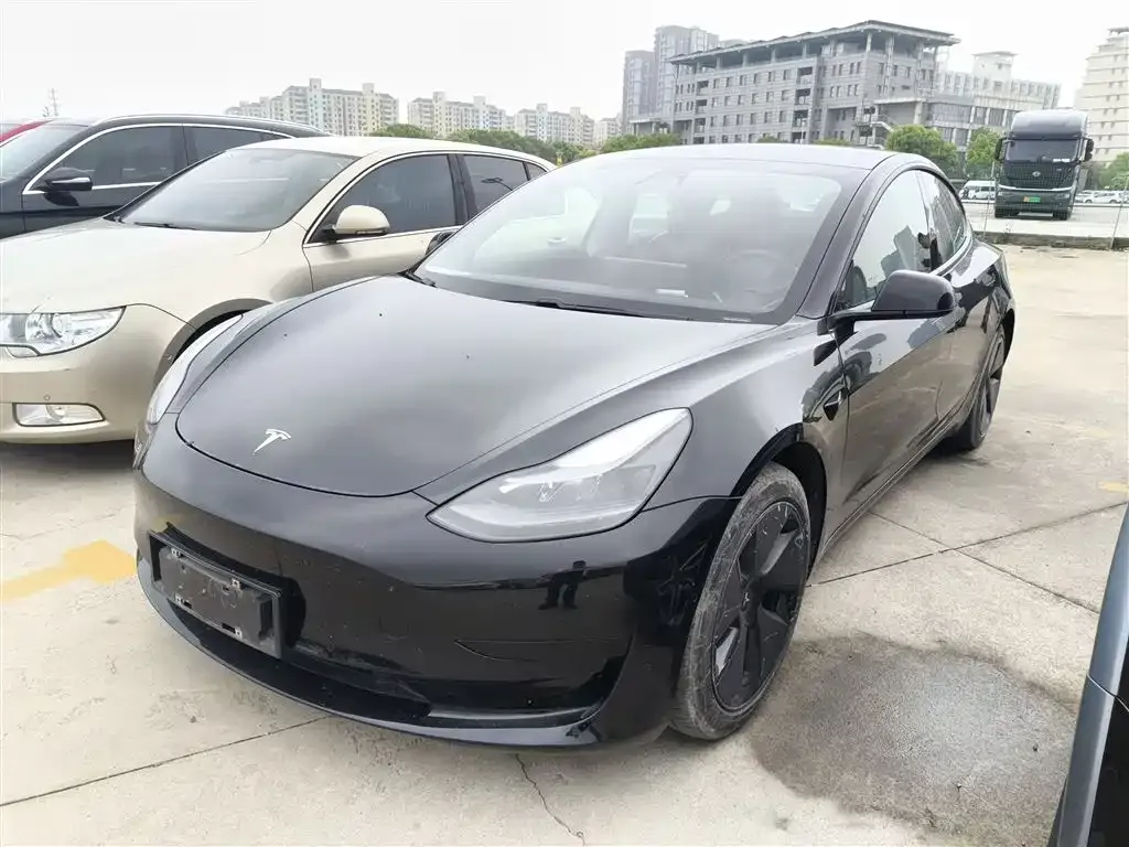 Tesla Model 3 — фото 1