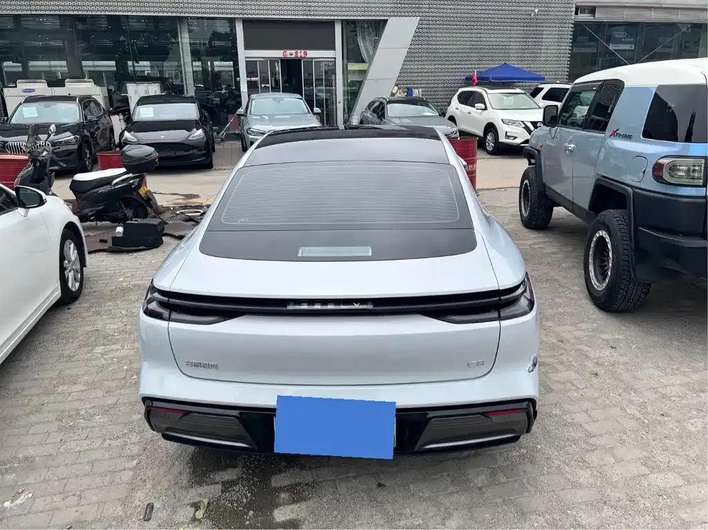 Geely Galaxy E8 — фото 10